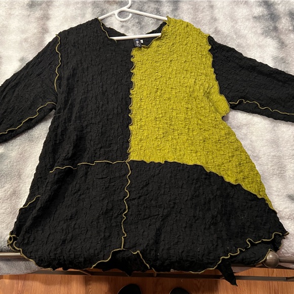 Stylish Asymmetrical Black and Green Dress - Picture 4 of 6